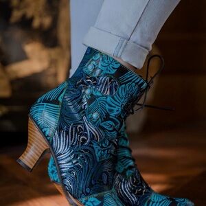Elegant VINTAGE leather Teal Patterned Women's Lace Up Boots